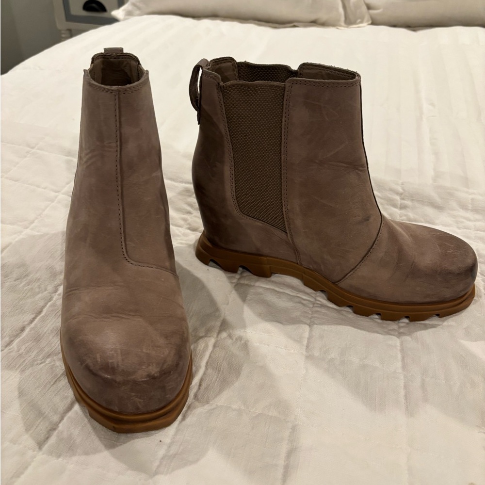 Sorel Women’s Joan of Arctic Wedge III Chelsea Bootie